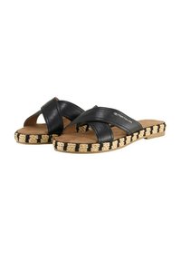 Infradito in pelle nera con cinturini intrecciati, suola in juta con texture intrecciata e tacco piatto per un comfort casual.