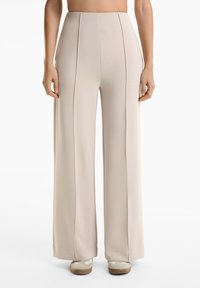 OYSHO - SOFT TOUCH STRAIGHT-LEG WITH CREASE - Hlače - mottled beige Minijatura 1