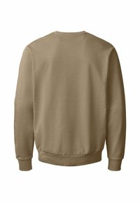 Barna pulóver klasszikus kerek nyakkivágással, hosszú ujjakkal, bordázott mandzsettákkal és sima, puha tapintású anyaggal. Hátul nézetben nincs rajta grafika.