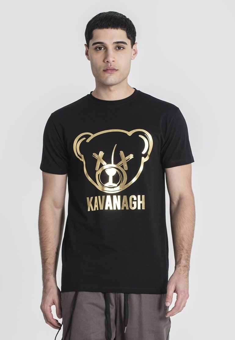 Černé tričko s krátkým rukávem se zlatým grafikou medvěda a textem "KAVANAGH" pod ním, vyrobené z bavlny s hladkou texturou.