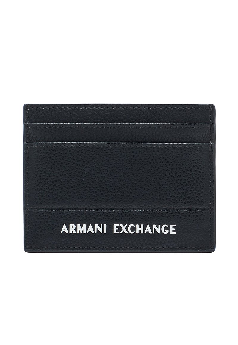 Portacarte in pelle nera con finitura testurizzata, dotato di più scomparti e logo "ARMANI EXCHANGE" in rilievo di colore bianco nella parte inferiore.