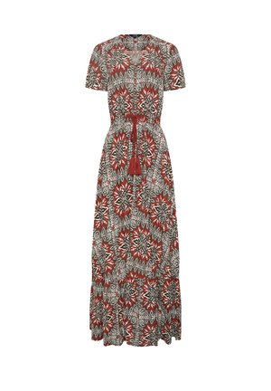 Robe longue à manches courtes, col en V, motif géométrique floral rouge et noir, taille à cordon avec pompoms.