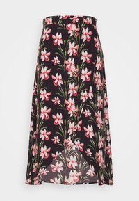 Saia preta com padrão floral featuring flores cor-de-rosa e brancas. Feita de tecido leve com um design evasê e barra assimétrica.