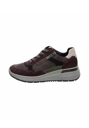 Suede and mesh sneaker featuring burgundy, dark blue, and green accents, gray laces, and a zip detail on the side. Thick, textured sole.