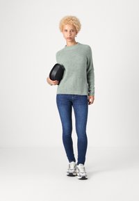 ONLY Petite ONLJADE - Pullover - granite green
