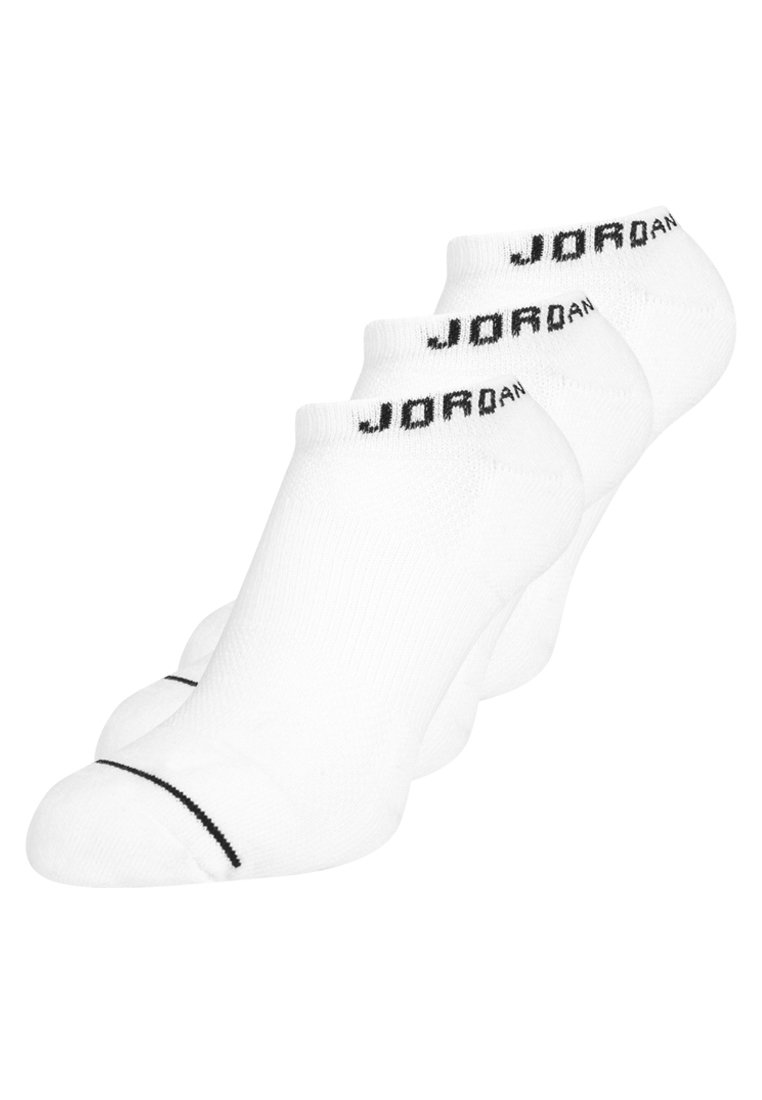 Calcetines blancos hasta el tobillo en mezcla de algodón, con el logo "JORDAN" en negro en el puño y una raya negra contrastante cerca del dedo del pie.