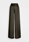 PLEATED SATIN CHARMEUSE WIDE LEG TROUSER - Püksid - botanic green