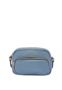Borsa a tracolla sintetica blu chiaro con una texture liscia, dotata di hardware dorato e una tasca frontale con zip. Logo esposto in modo prominente.