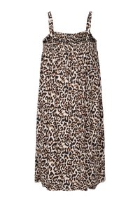 Abito con stampa leopardata caratterizzato da spalline sottili, corpetto arricciato, design fluido e tessuto leggero nelle tonalità beige, nero e marrone.