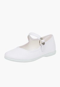 Bailarinas de lona blanca con punta redonda, correa ajustable y hebilla circular plateada. Parte superior texturizada y suela flexible.