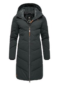 Cappotto lungo nero imbottito con cappuccio, dotato di zip frontale, cuciture a chevron, tasche laterali e una morbida fodera interna grigia.