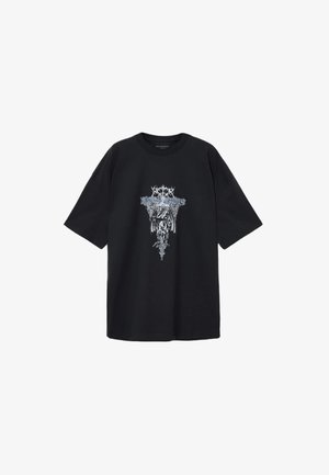 Svart bomullströja med korta ärmar, med en detaljerad silver- och blålängd grafisk design på framsidan. Lös passform, rund halsringning.