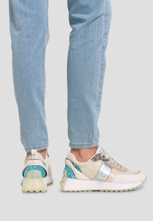 Trainers - beige