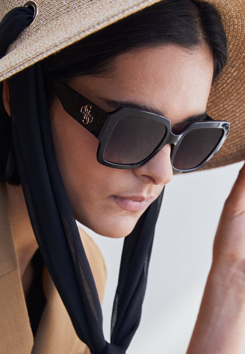 Guess Aurinkolasit - black