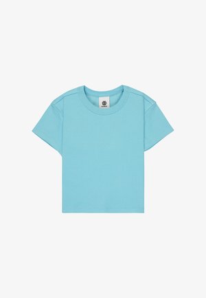 Lyseblå kortærmet t-shirt lavet af bomuld. Den har en rund hals og sømløse skuldre, samt et lille mærke indeni.