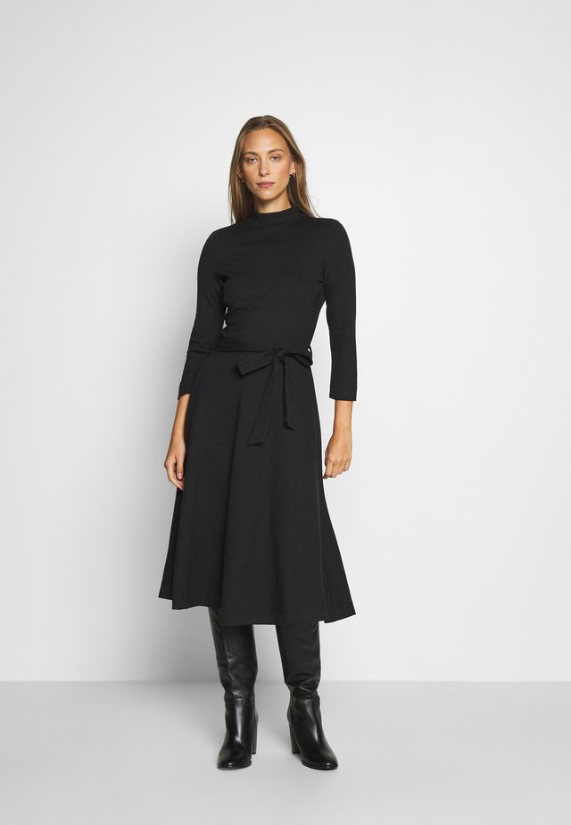DRESS - Stickad klänning - black