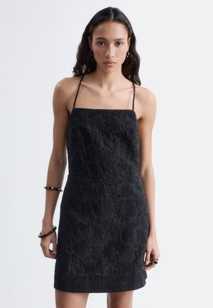 & OTHER STORIES, & OTHER STORIES JACQUARD APRON MINI DRESS - Robe de jour - black