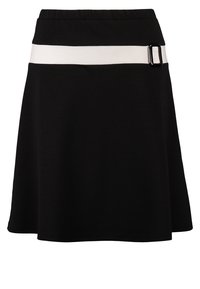 Jupe noire en ligne A avec large bande blanche horizontale et détail boucle noire à la taille, taille élastique, longueur genou.