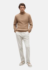 PIOMBO TURTLENECK SWEATER - Strickpullover - caramel yellow