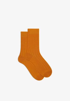 Calzini in cotone arancioni con motivo a coste e design a tinta unita, caratterizzati da chiusura della punta senza cuciture e polsini elasticizzati per una vestibilità sicura.