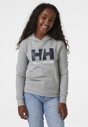 Sudadera gris con un bolsillo canguro en la parte delantera, con un gran logo azul marino "HH" y el texto "HELly HANSEN" debajo. Mangas largas con puños de canalé.