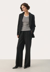 Part Two GRECIAS - Top - black stripe