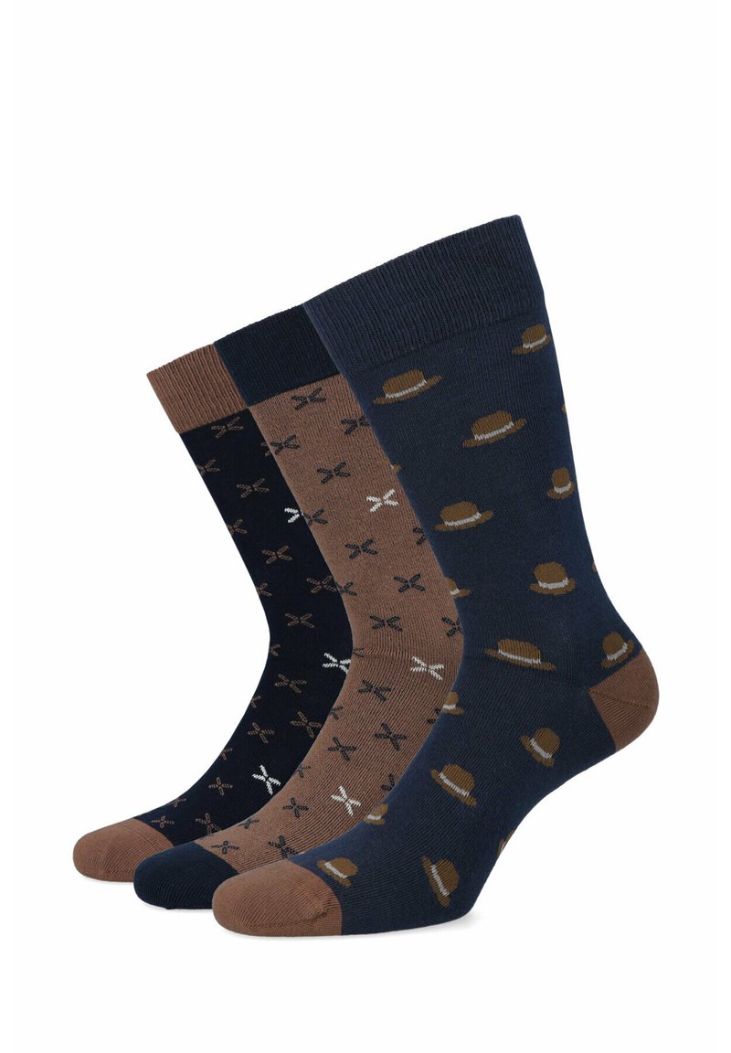 Zestaw trzech skarpet w granatowych i brązowych odcieniach. Posiada wzory czapek i nożyczek. Wykonane z mieszanki bawełny, z ribbowanymi mankietami i wzmocnionymi palcami.