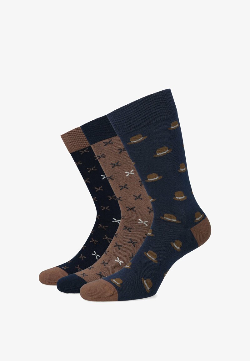 Zestaw trzech skarpet w granatowych i brązowych odcieniach. Posiada wzory czapek i nożyczek. Wykonane z mieszanki bawełny, z ribbowanymi mankietami i wzmocnionymi palcami.