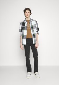 Thumbnail Image 6