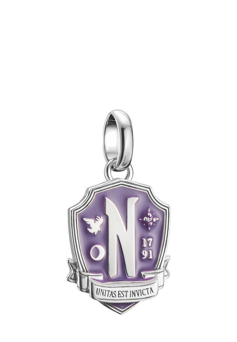 Silberanhänger in Form eines Schildes mit lila Emaillehintergrund, dem Buchstaben "N" und dem Text "UNITAS EST INVICTA."