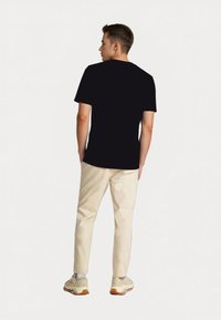 U.S. Polo Assn. KURZARM REITER - Camiseta estampada - schwarz