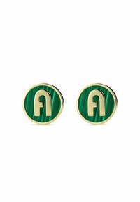 Cercei din piatră de malachit verde cu accesorii din aur, având o literă "a" stilizată în centrul acestora, în formă rotundă cu o textură lustruită.