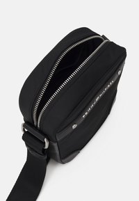 Tommy Hilfiger CENTRAL REPREVE MINI REPORTER UNISEX - Borsa a tracolla - black