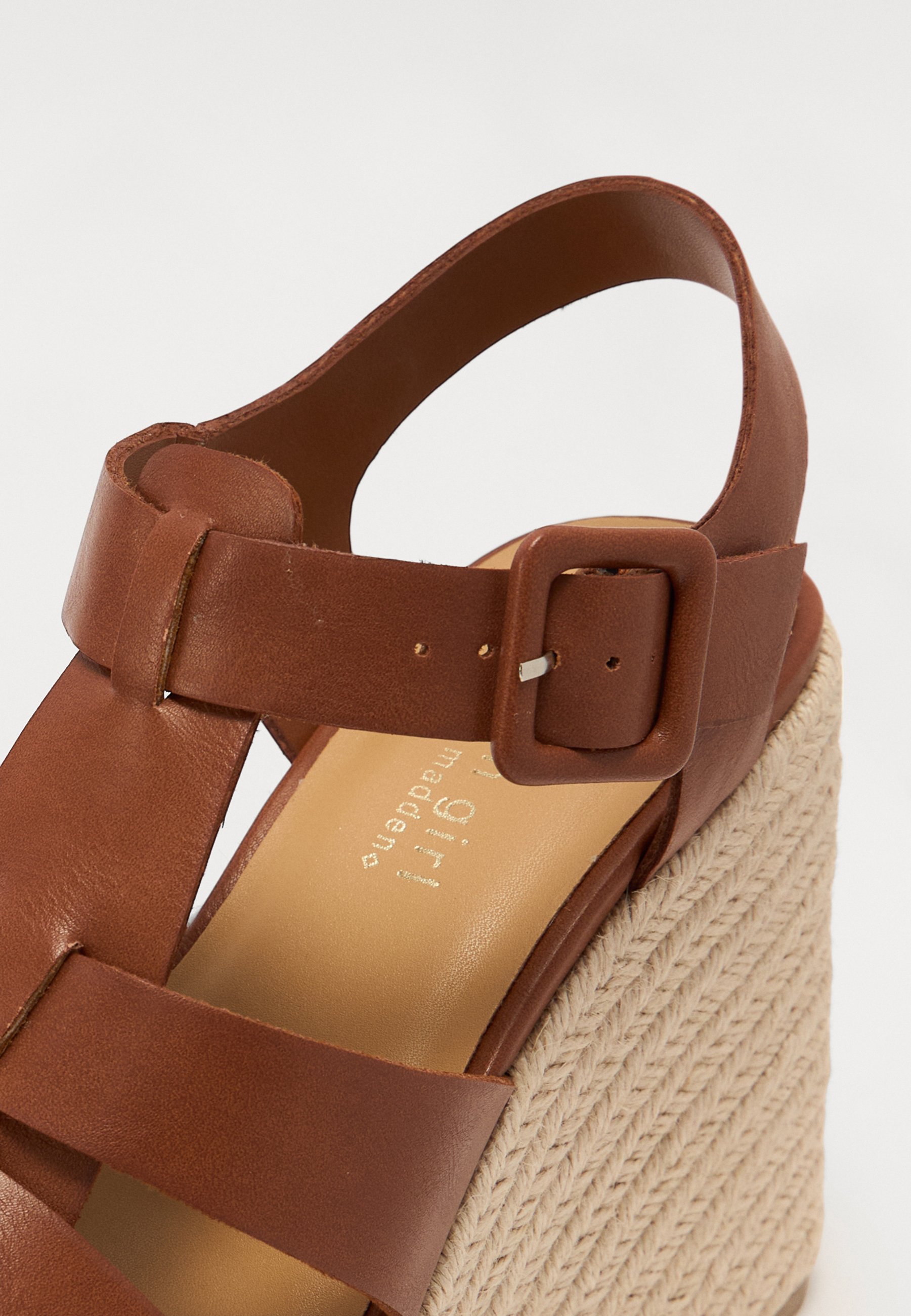 ★ Madden Girl ★ ミシカル サンダル ボーンパリス brown Madden Girl Women's Caribbean Slide Sandal, Tan Paris, 5