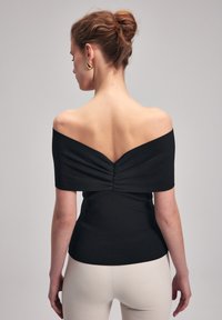 adL 11543782000611 - KNOTTED KNITTED BLOUSE. - T-SHIRT TOP - ADL - T-shirts print - Black