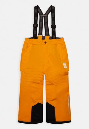 Orange skibukser med sorte detaljer, justerbare seler og knaplukning. Har lommer og reflekterende elementer.