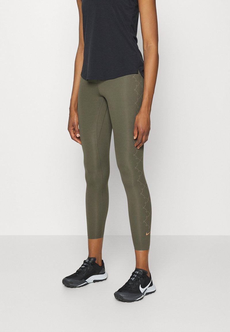 Damen Sportbekleidung | Nike Performance ONE LUXE Tights medium olive/metallic gold/khaki - KT06116 Damen Sportbekleidung | Nike Performance ONE LUXE Tights medium olive/metallic gold/khaki - KT06116