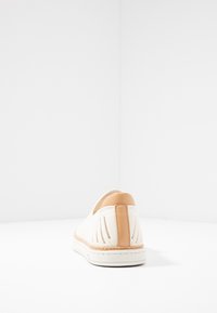 UGG Polobotky - off-white