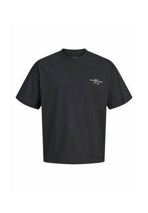 Schwarzes kurzärmliges T-Shirt mit Rundhalsausschnitt und kleinem weißen Text auf der linken Brust mit der Aufschrift "Villa de Aranjuez Room".