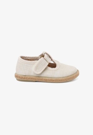 Beige Canvas-Mary-Jane-Schuh mit runder Zehenpartie, verstellbarem Riemen und Jute-Style-Sohle. Verfügt über ein strukturiertes Obermaterial und offene Aussparungsdetails.