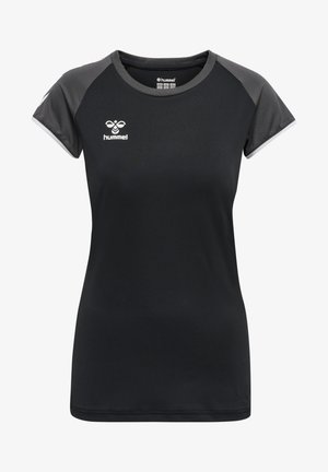 Schwarzes Sport-T-Shirt mit kurzen grauen Raglanärmeln und einem runden Halsausschnitt. Mit einem weißen Logo auf der Brust und einer glatten Textur.