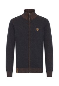 Morski zip-up pulover s teksturiranim rebrastim ovratnikom, s narančastim mrljama kroz cijelu površinu i malom logotipnom oznakom na prsima.