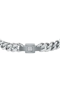 Braccialetto in argento con maglie intrecciate e un clasp centrale con un accento in pietra preziosa quadrata e texturizzata. Finitura liscia e lucida.