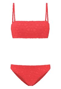 Set bikini corallo con motivo floreale ricamato, composto da un top senza spalline e slip a vita bassa abbinati. Tessuto morbido e design aderente.