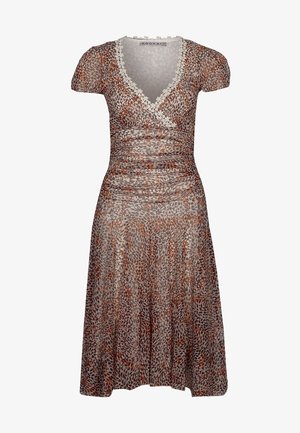Brun og beige dyreprint kjole med korte puffede ærmer, V-udskæring pyntet med hvidt blomsterblonde og en rynket talje.
