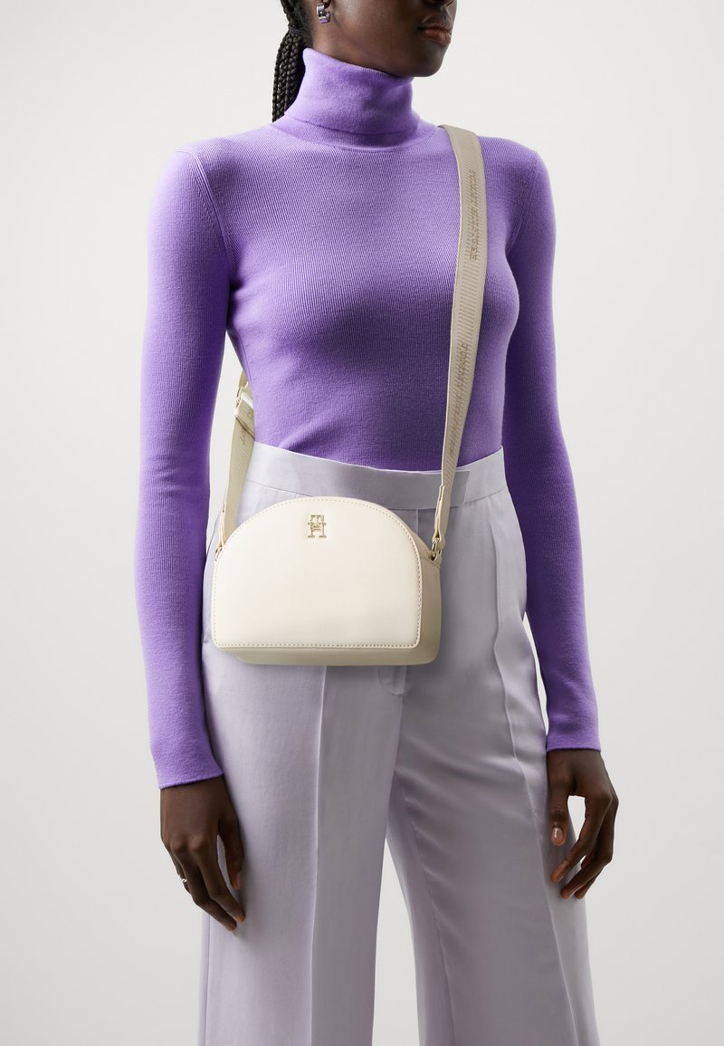 Tommy Hilfiger FRESH CAMERA BAG - Ülerinna-kott - classic beige