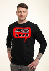 Schwarzer Sweatshirt mit rotem Grafikdruck, der Text und Symbole zeigt. Rundhalsausschnitt, lange Ärmel, gerippte Bündchen und eine lockere Passform.