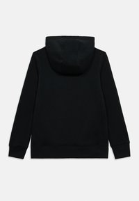 Czarna bluza z kapturem o gładkiej fakturze, ściągaczach na mankietach i dole. Posiada zaokrąglony kaptur i minimalistyczny design bez widocznych logo.