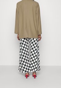 Won Hundred Cappotto corto - mottled olive