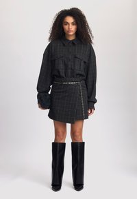 Gestuz A-linjainen hame - black and brown check